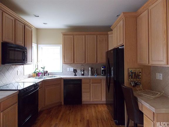 4th image of 964 Sommerset Ct NE