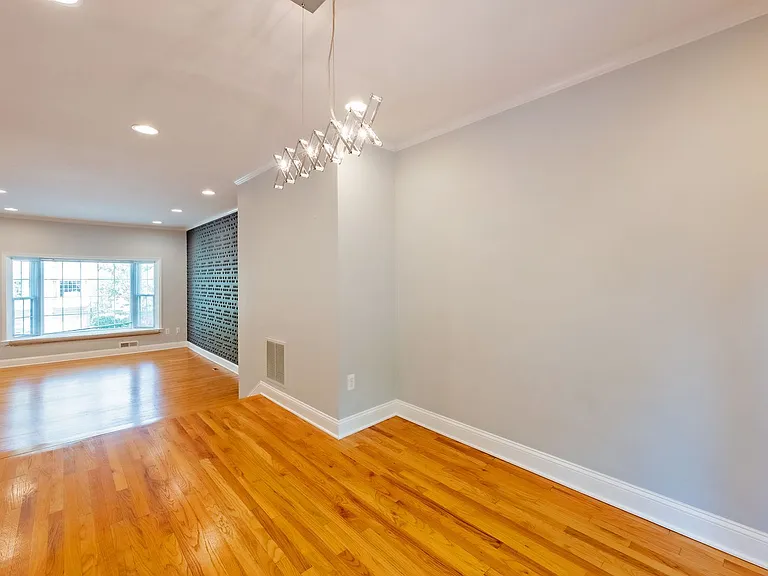 215 Lynn Manor Dr — Photo 17