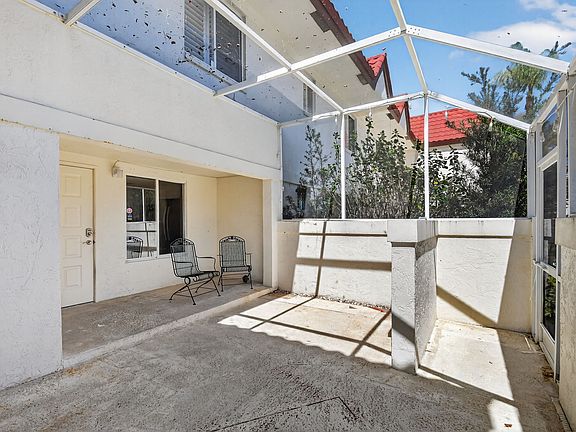3rd image of 101 Half Moon Cir APT B