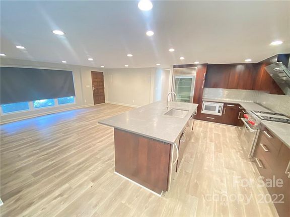 4th image of 301 Odell Dr