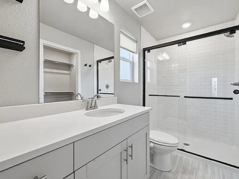5764 Dakan Loop — Photo 17