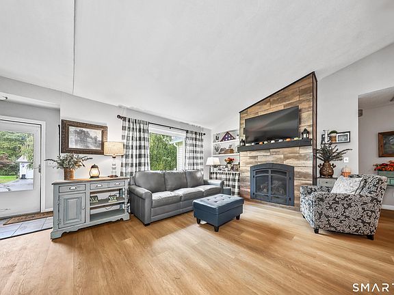 3rd image of 44 Algonquin Way