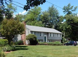 13 Woodridge Rd, Holden, MA 01520