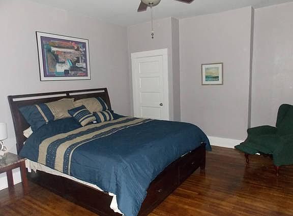bedroom, King