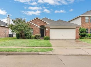 5712 Country Valley Ln, Fort Worth, TX 76179
