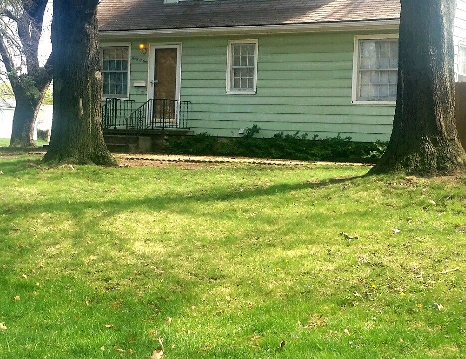1st image of 3001 S 8th St