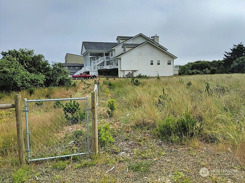 5th image of 863 Ocean Shores Boulevard NW