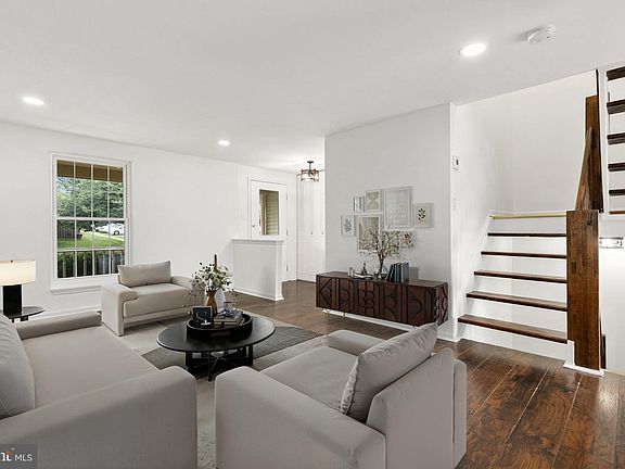 5th image of 513 Coral Reef Dr