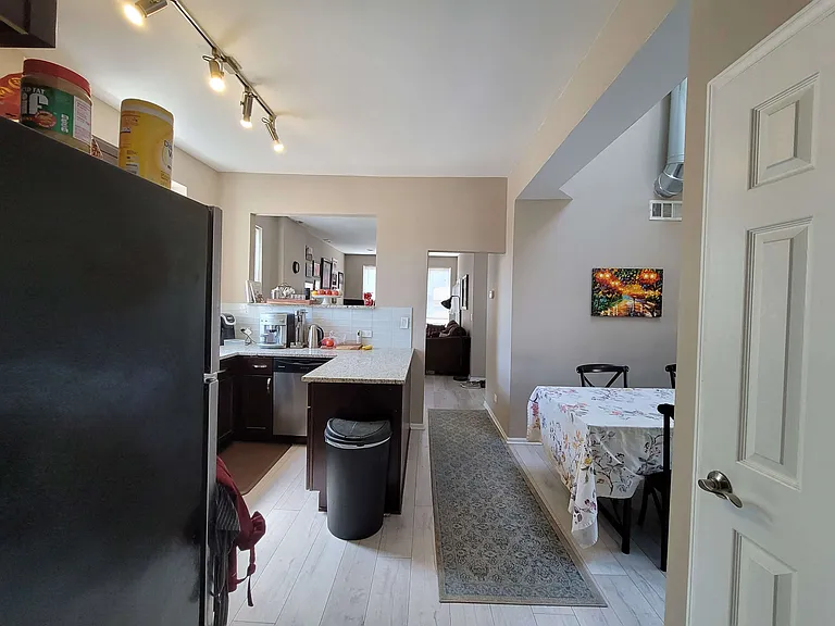 2246 W Belden Ave — Photo 27