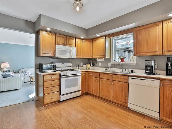 5th image of 65 Carly Dr