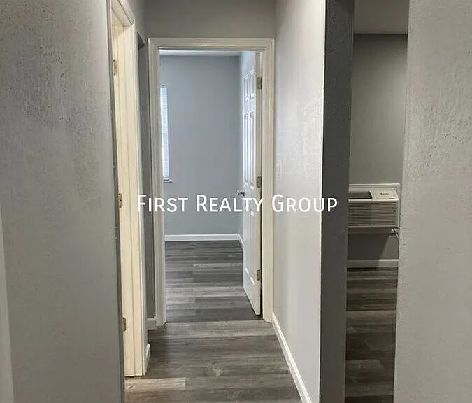 305 N Broadway St #2 — Photo 8