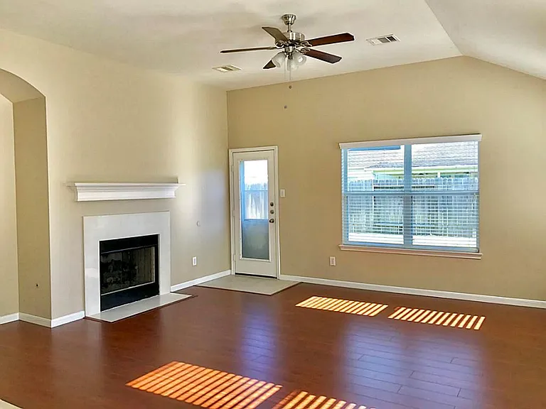 30318 Emerson Creek Dr — Photo 6