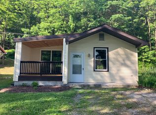 150 Barn Swallow Ln, Cresco, PA 18326