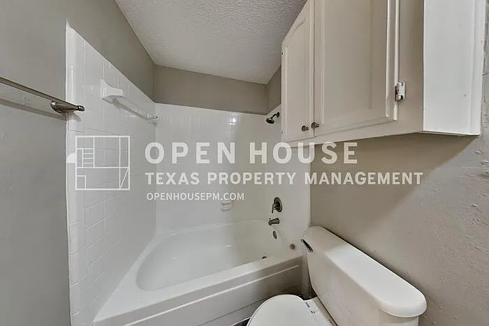 4819 Butterfield Rd — Photo 17
