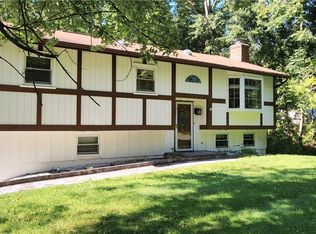 49 Roosevelt Rd, Hyde Park, NY 12538