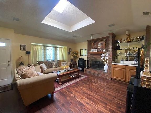 4th image of 2702 E Wentwood Dr