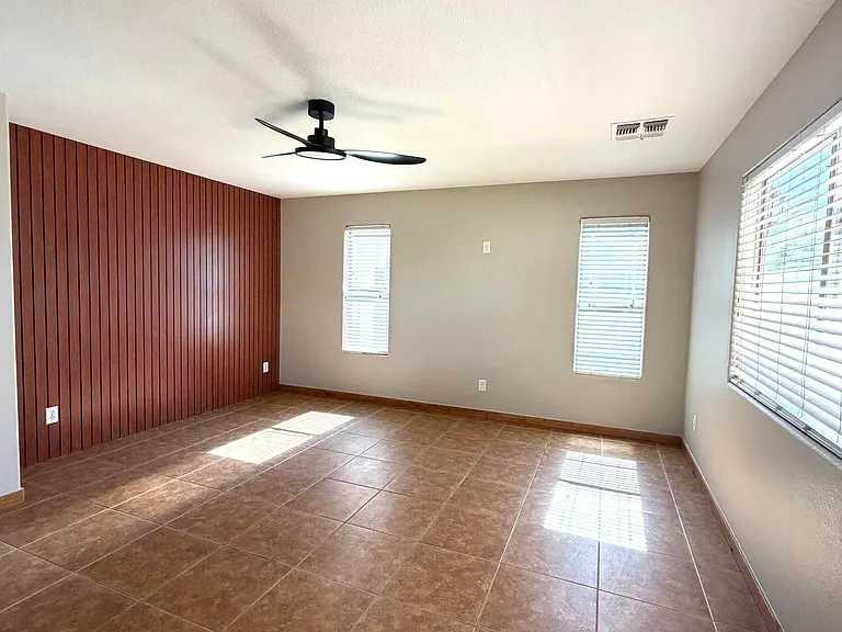 3002 S 92nd Cir — Photo 7