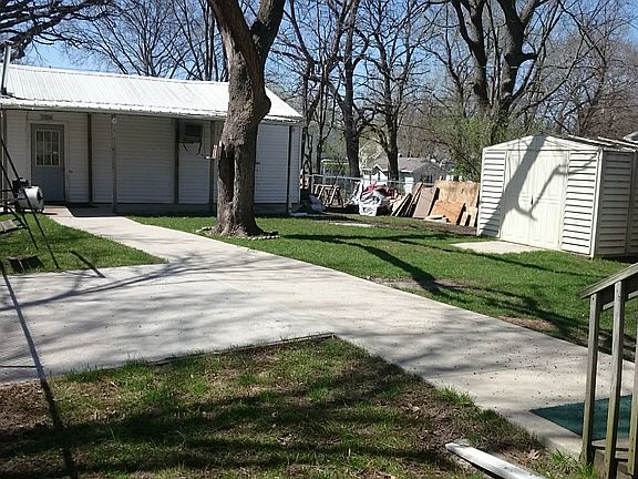 Spacious Back Yard