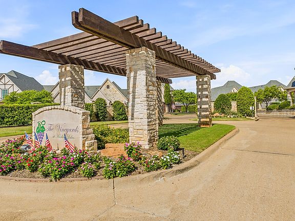 5th image of 2414 Vineyard Dr