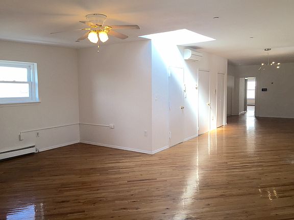 4th image of 260 18th St APT 4