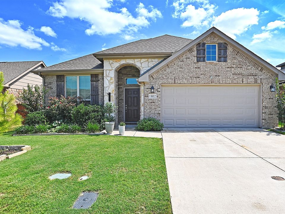 1st image of 1802 Silver Oaks Dr