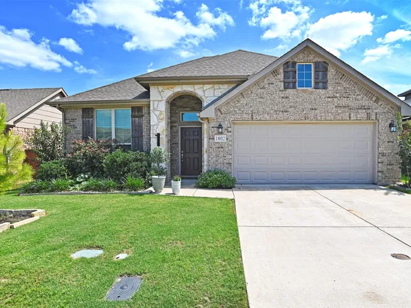 1802 Silver Oaks Dr, Gainesville, TX 76240