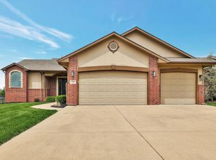 606 Stone Gate Cir, Augusta, KS 67010