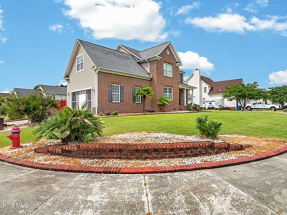 3rd image of 300 Londonberry Lane