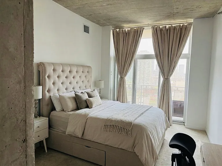 700 N Larrabee St #1410 — Photo 11