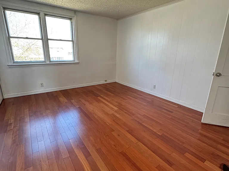 2212 Brighton St — Photo 5