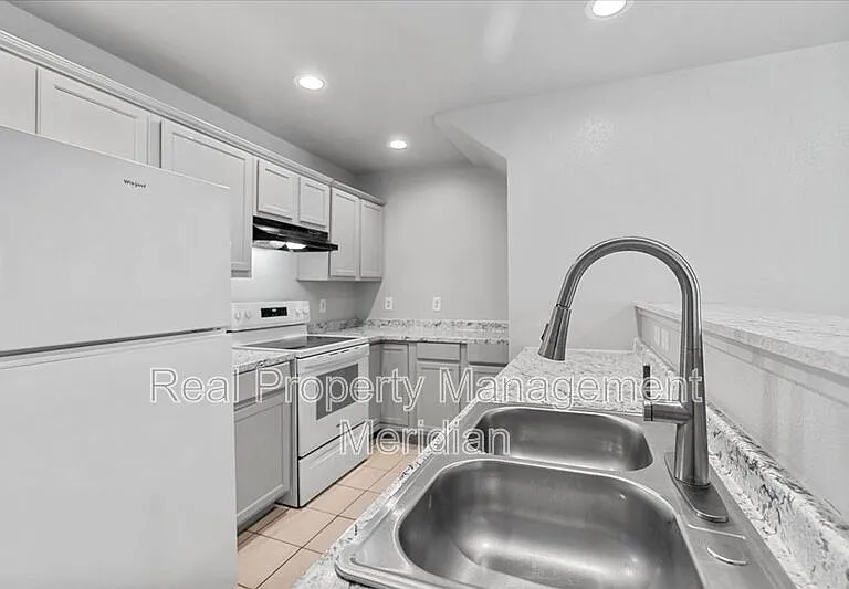 1920 Saint Louis Ave — Photo 9