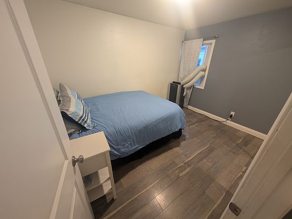 4th image of 2036-2038 S 42nd St