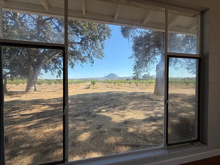 10811 Powell Rd — Photo 1