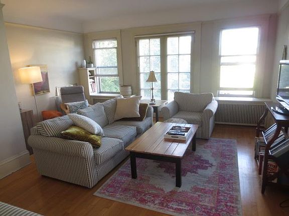 5th image of 2442 Bryant Ave S #2