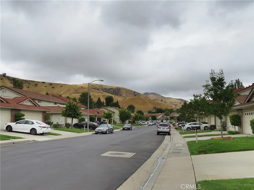 2 bed, 1787 sqft, $3,995 — Photo 3