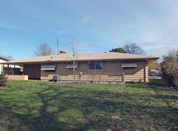 2nd image of 911 Martin Dr