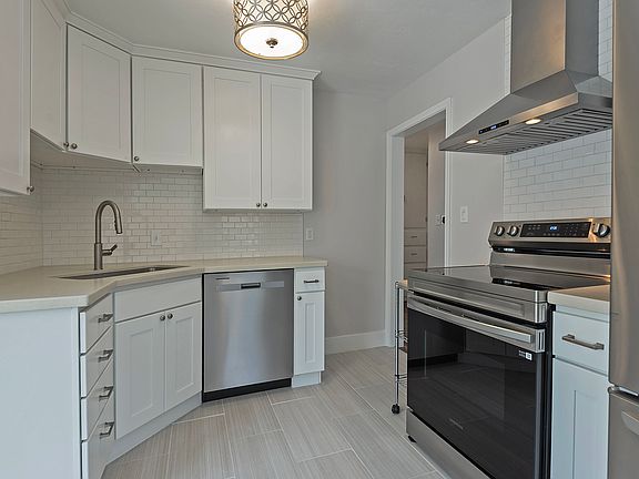2nd image of 2538 E Wilmington Ave