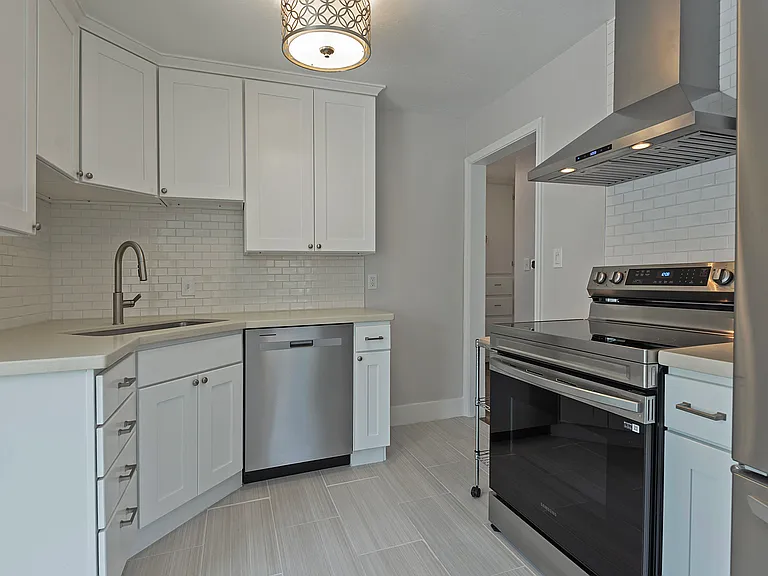 2538 E Wilmington Ave — Photo 3
