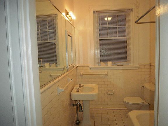 5th image of 3000 Kensington Ave APT 2