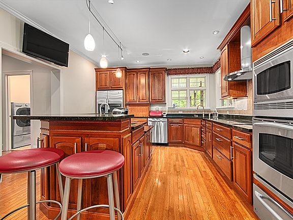 4th image of 94 James Humphrey Pl