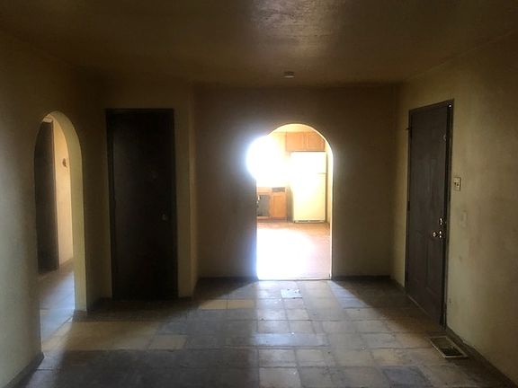 3rd image of 906 E Pueblo Dr