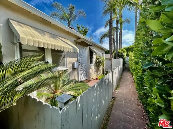 1527 Centinela Ave APT D, Santa Monica, CA 90404