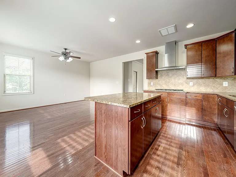 42230 Castle Ridge Sq — Photo 15