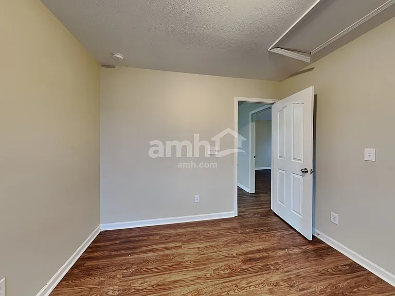 412 Galesburg Dr — Photo 14