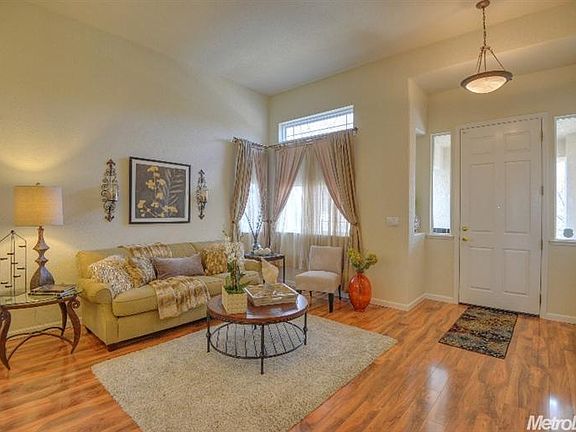 3rd image of 2073 Dorrington Dr