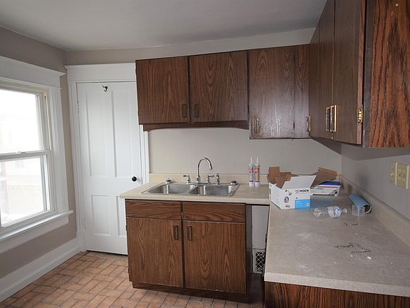 5th image of 415 E Parkway Ave