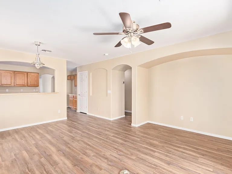 23809 W Adams St — Photo 10