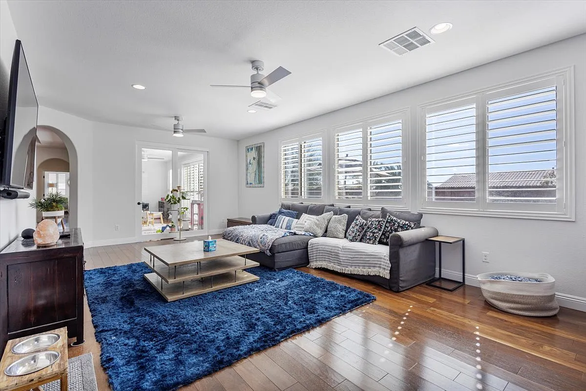 5 bed, 3882 sqft, $7,000 — Photo 4