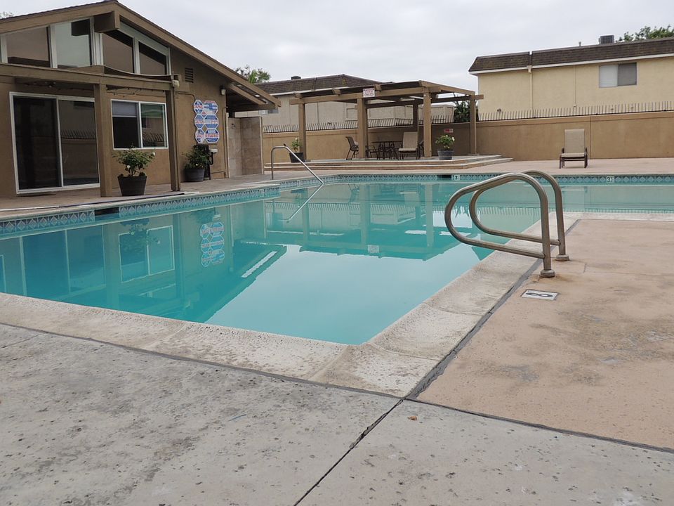 1st image of 16745 Cedarwood Cir