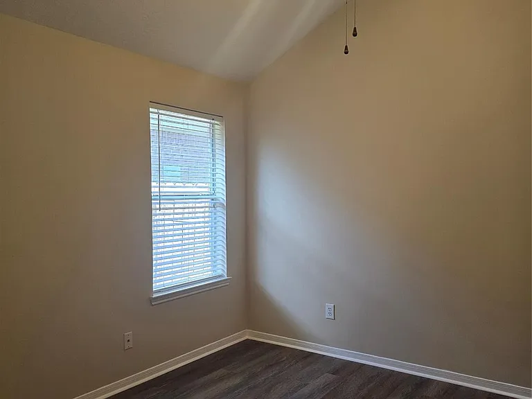 2706 Courtyard Ln — Photo 18